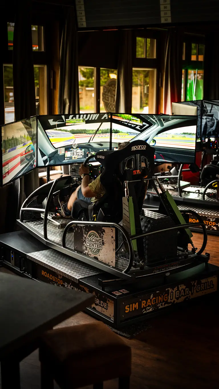 Rennsimulator fahren in Wuppertal – Road Stop Racing Center